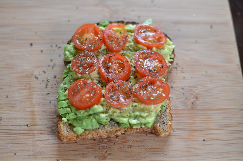 Avo and tomatoes